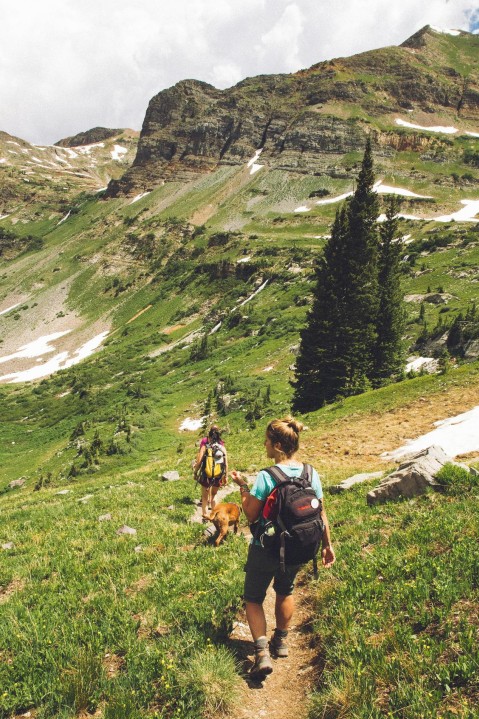 Embarcación y paisaje costero